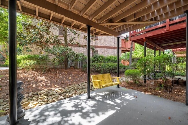 Building Photo - 2872 Overlook Way NE
