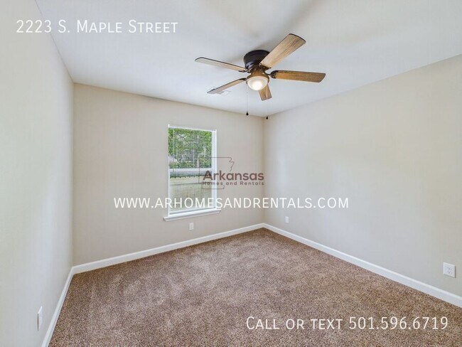 Building Photo - 2223 S Maple St