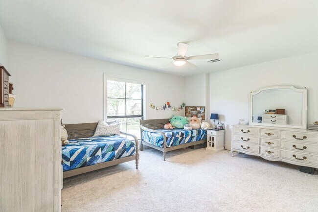Building Photo - 4810 Middle Falls Dr
