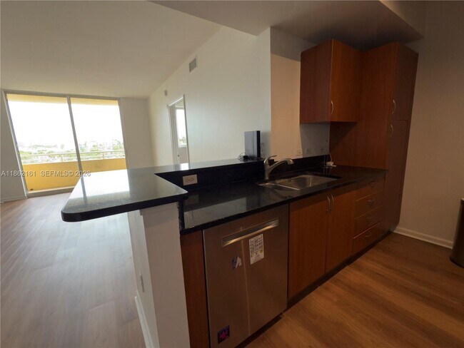 Building Photo - 2775 NE 187th St