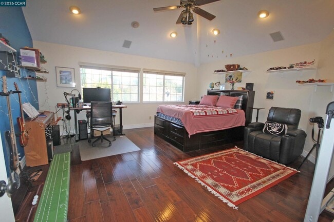 Building Photo - 243 Viewpoint Dr