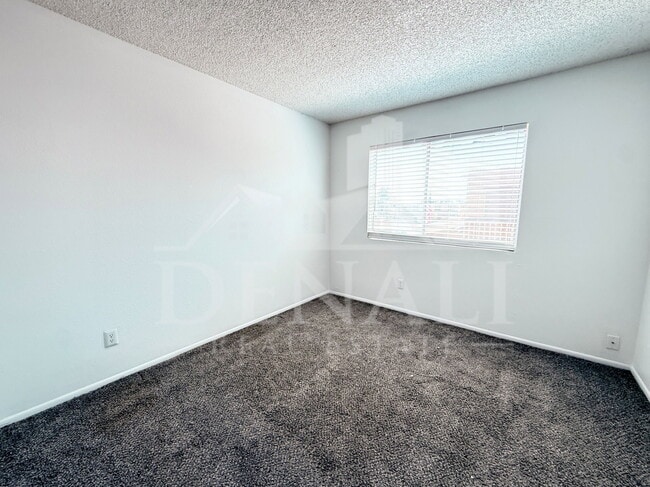 Building Photo - 4006 S 44th St