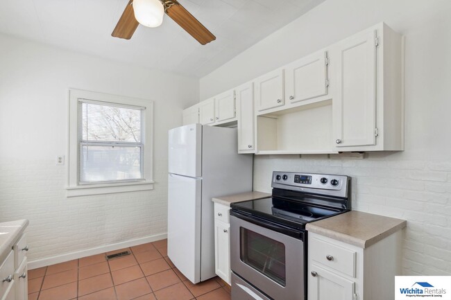 Building Photo - 2 bedroom 1 bath home