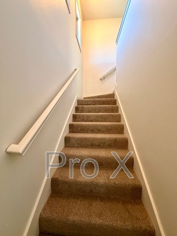 Building Photo - 1500 NE Dysart Woods Ln