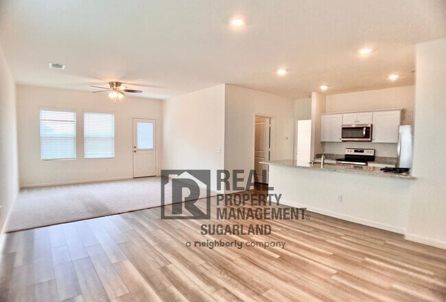 Building Photo - Water Views & Modern Style in Richmond