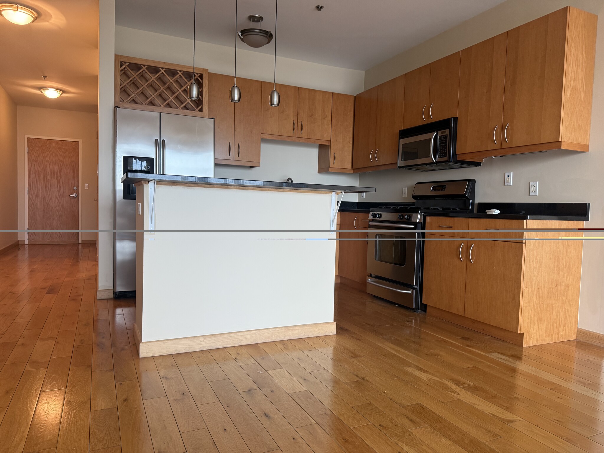 Building Photo - 701 W Lakeside Ave