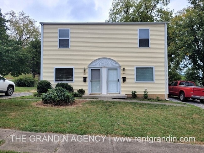 Primary Photo - 103 W Augusta Ave