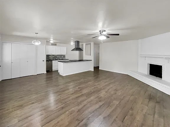 Building Photo - 6102 Lakecrest Dr