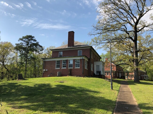 Building Photo - 508 Thomas Rd