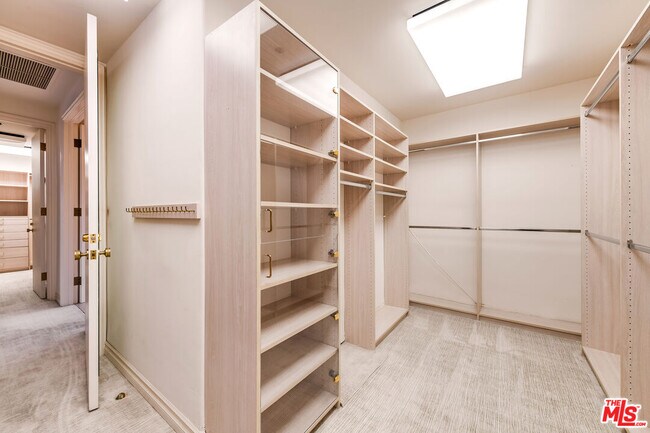 Building Photo - 1136 Calle Vista Dr