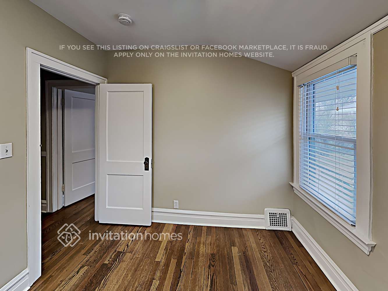 Building Photo - 862 Carpenter Ave