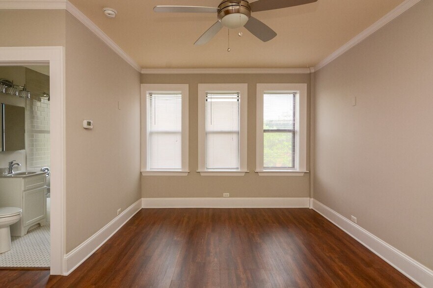 Building Photo - 817 W Lakeside Pl