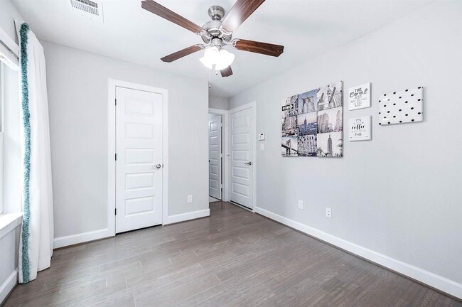 Building Photo - 2022 Groveland Glen Dr