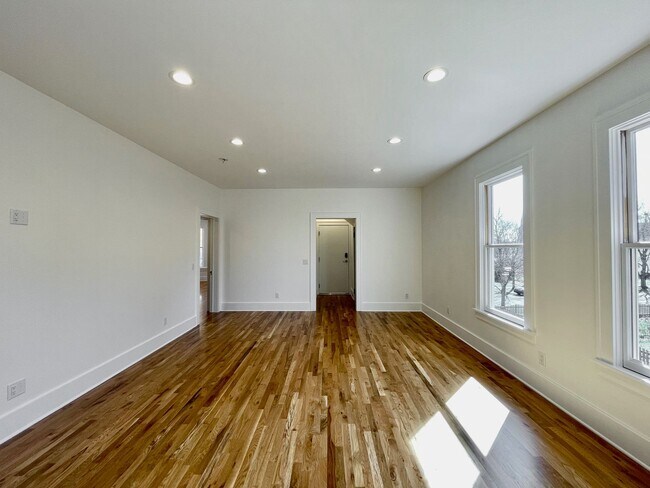 Building Photo - 237 Stuart Ave