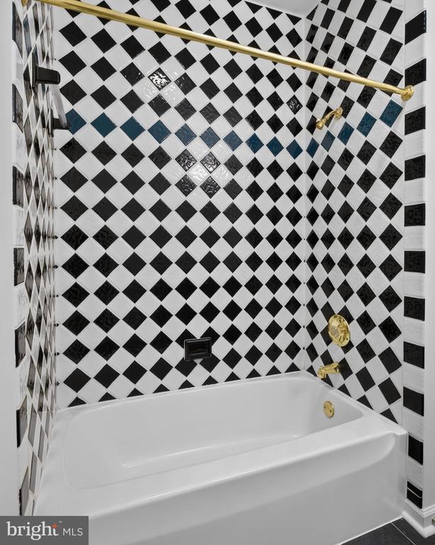 Building Photo - 221 Spring Race Ct
