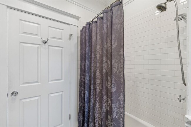 Building Photo - 1107 W Horatio St