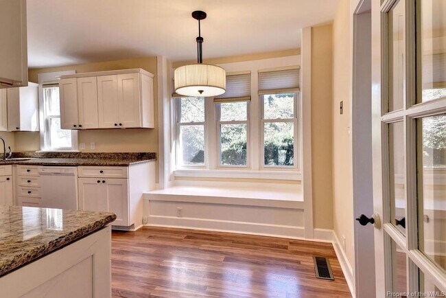 Building Photo - 323 Littletown Quarter