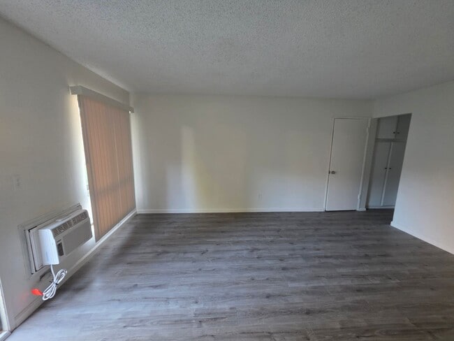 Building Photo - Newly Renovated 1 Bedroom Unit only 10 minutes from Disneyland