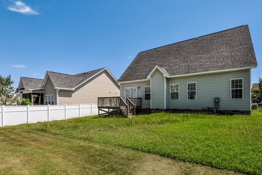 Building Photo - 3011 Watsonia Dr