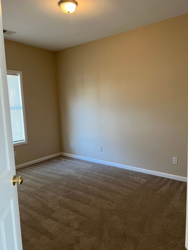 Building Photo - Newly Updated Townhome in Olde Town Village, Bluffton