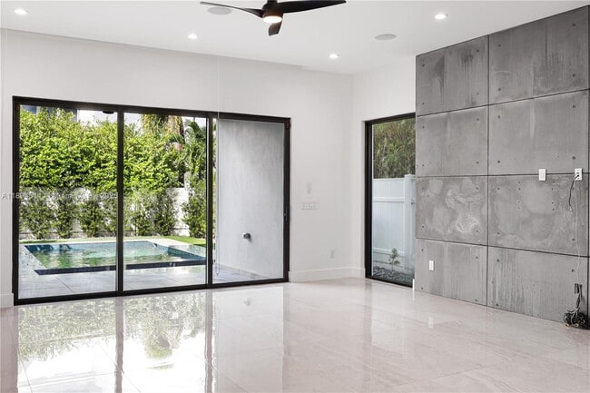 Building Photo - 813 NE 17th Terrace