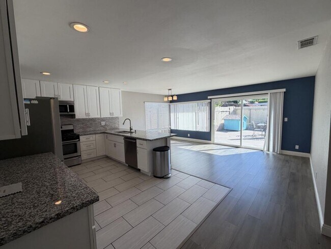 Building Photo - 11169 Avenida Del Gato