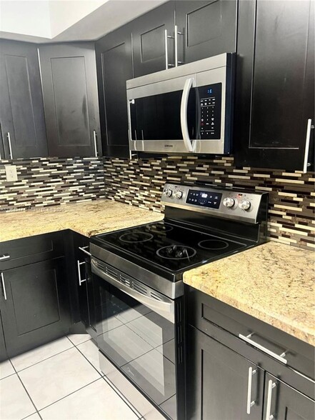 Building Photo - 3621 NW 95th Ter