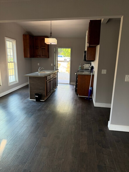 Building Photo - 821 Everett Springs Rd