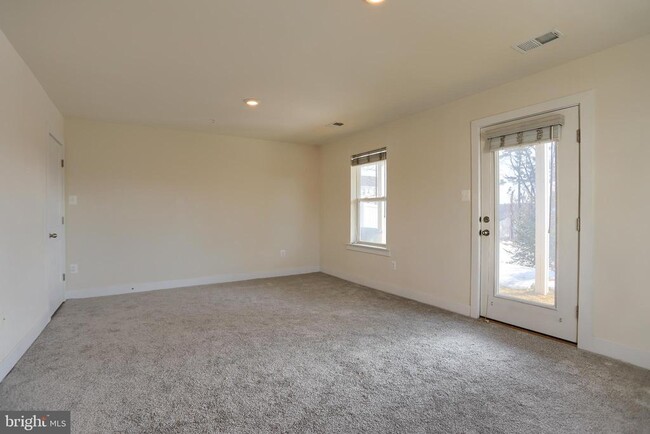 Building Photo - 1 Taube Ct