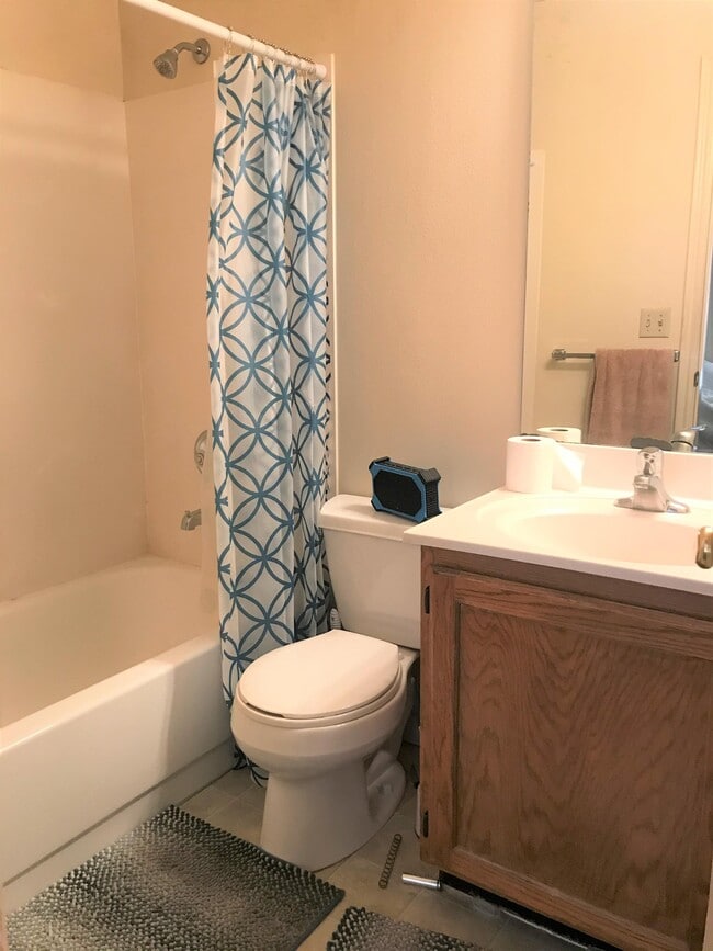 Building Photo - 565 N 300 E