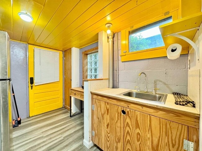 Building Photo - 6601 N Navin Ave