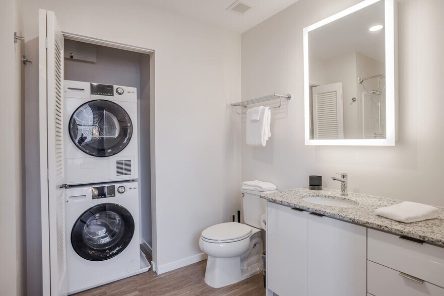 Building Photo - 9-JAN-JAN E 4th St