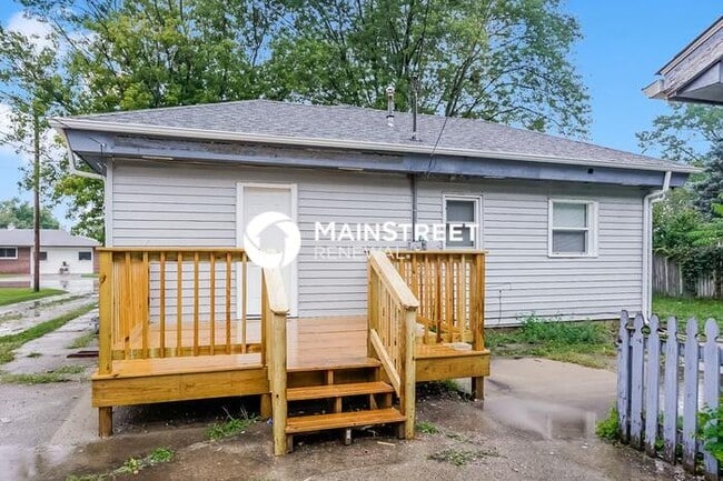 Building Photo - 3 Bedroom Pet-Friendly Home in MARTINSVILLE, IN with Main Street Renewal