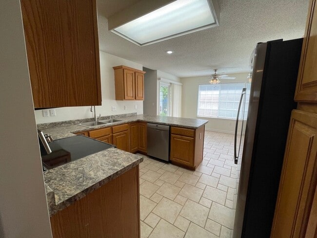 Building Photo - Spacious 4BR Home in Seven Oaks with Garage & Private Yard