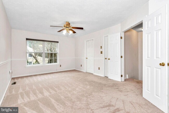 Building Photo - 465 Woodstock Ln