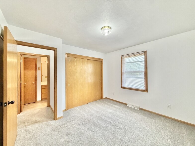 Building Photo - 1124-1126 Brown Dr