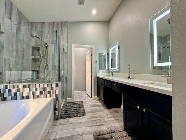 Building Photo - Welcome to this stunning 5-bedroom, 3-bath home located in the desirable Estates of Wigwam Ranch ...
