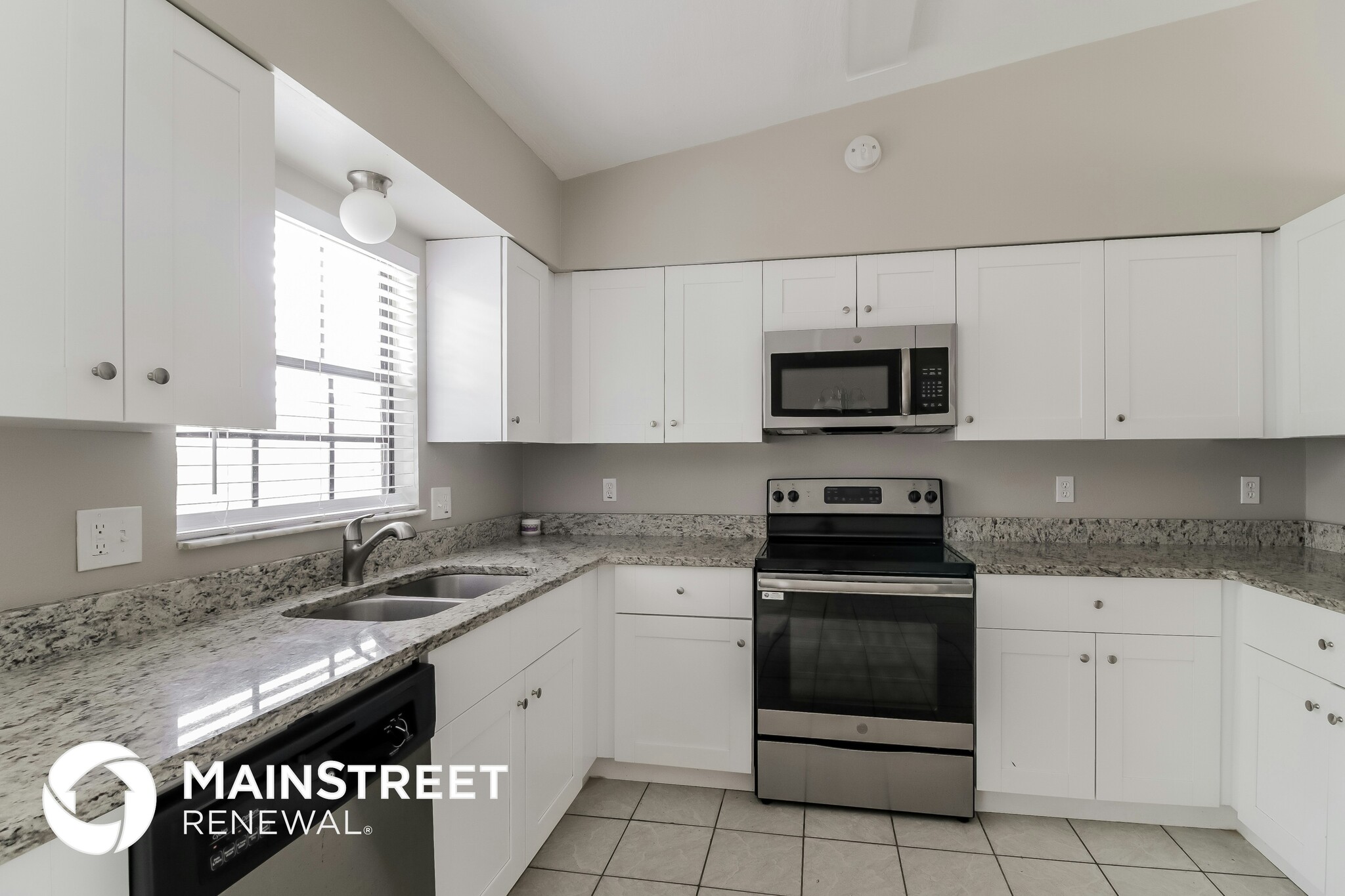 Building Photo - 431 Tropicaire Ave SW