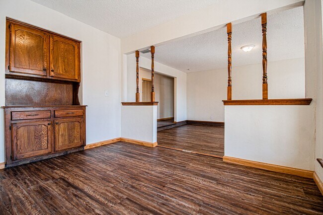 Building Photo - 3 Bed 1.5 Bath in Carl Albert School District
