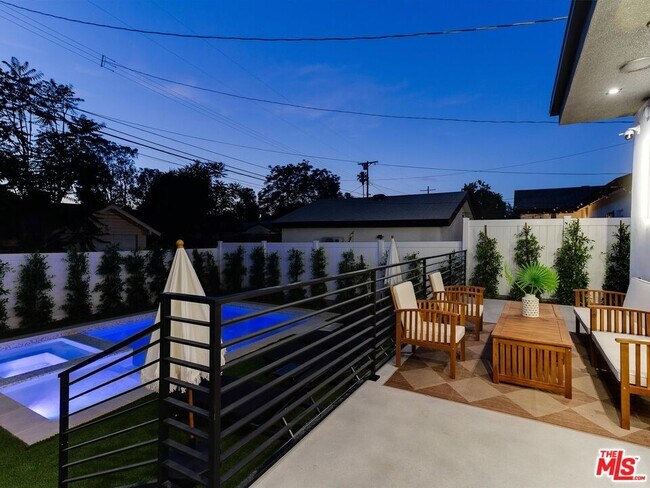 Building Photo - 5929 Hesperia Ave