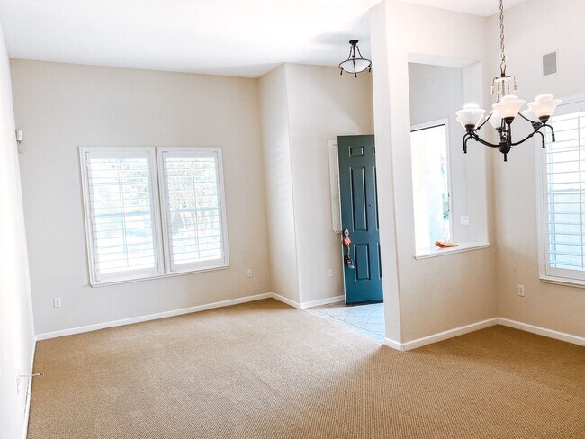 Building Photo - Executive Home in Dublin Available!