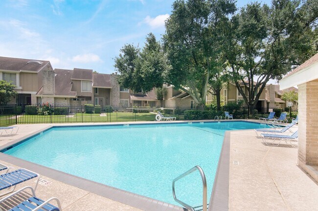 Building Photo - 11681 Village Pl Dr