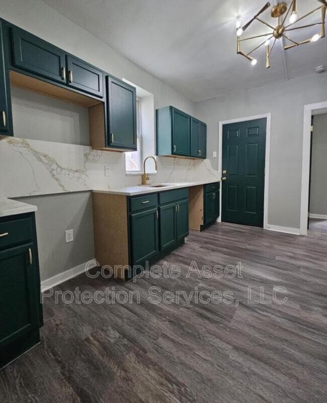 Building Photo - 917 W 144th St