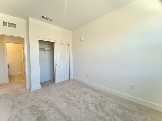 Building Photo - Gorgeous Townhome in Fremont's Niles Neigh...