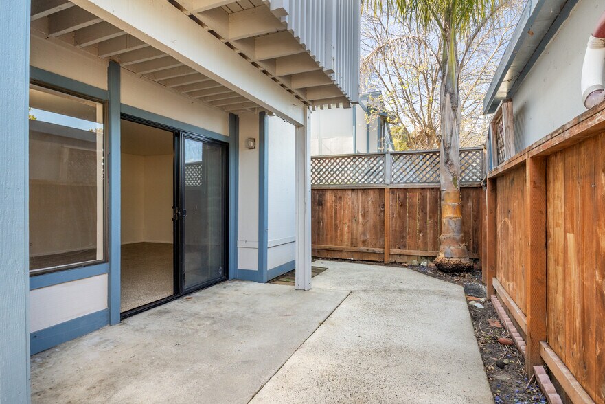 Building Photo - 1925 46th Ave