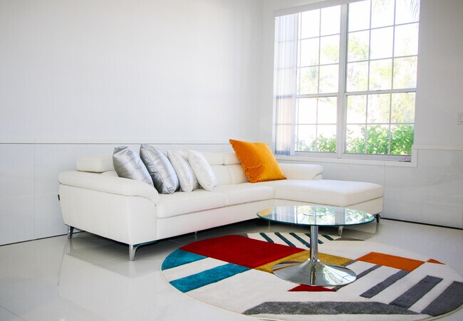 Building Photo - 661 Lake Wellington Dr