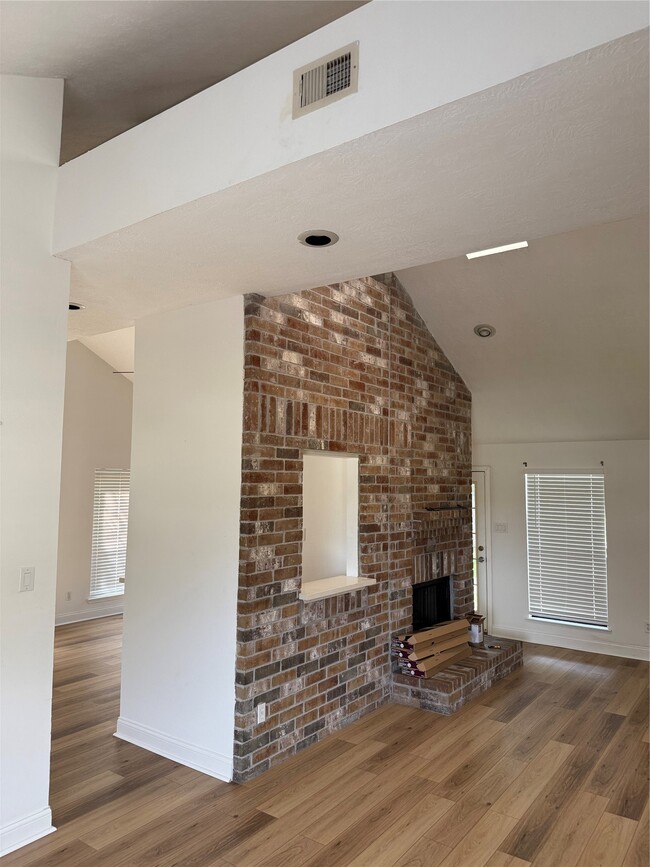 Building Photo - 3211 Mesquite Dr