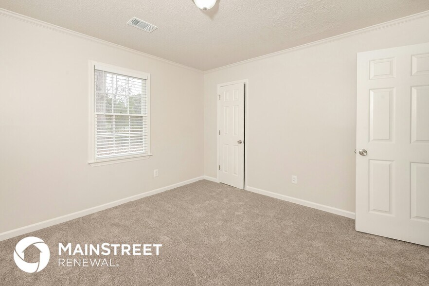 Building Photo - 2202 Independence Dr SW