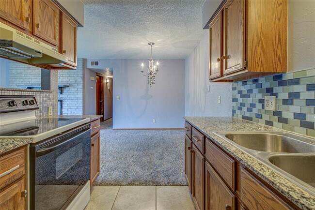 Building Photo - 3200 W Britton Rd