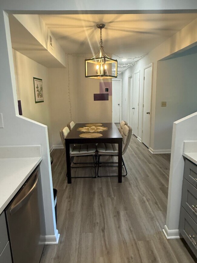 Building Photo - Fully Furnished Condo with community pool